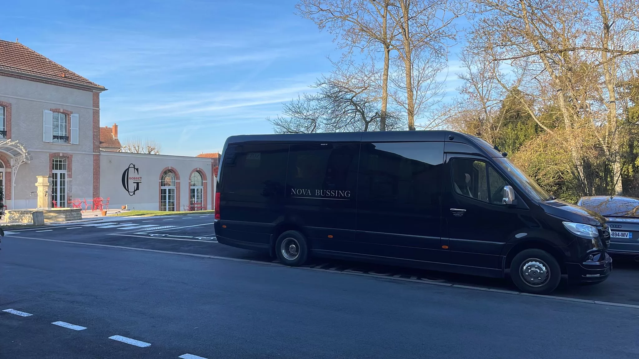 black minibus